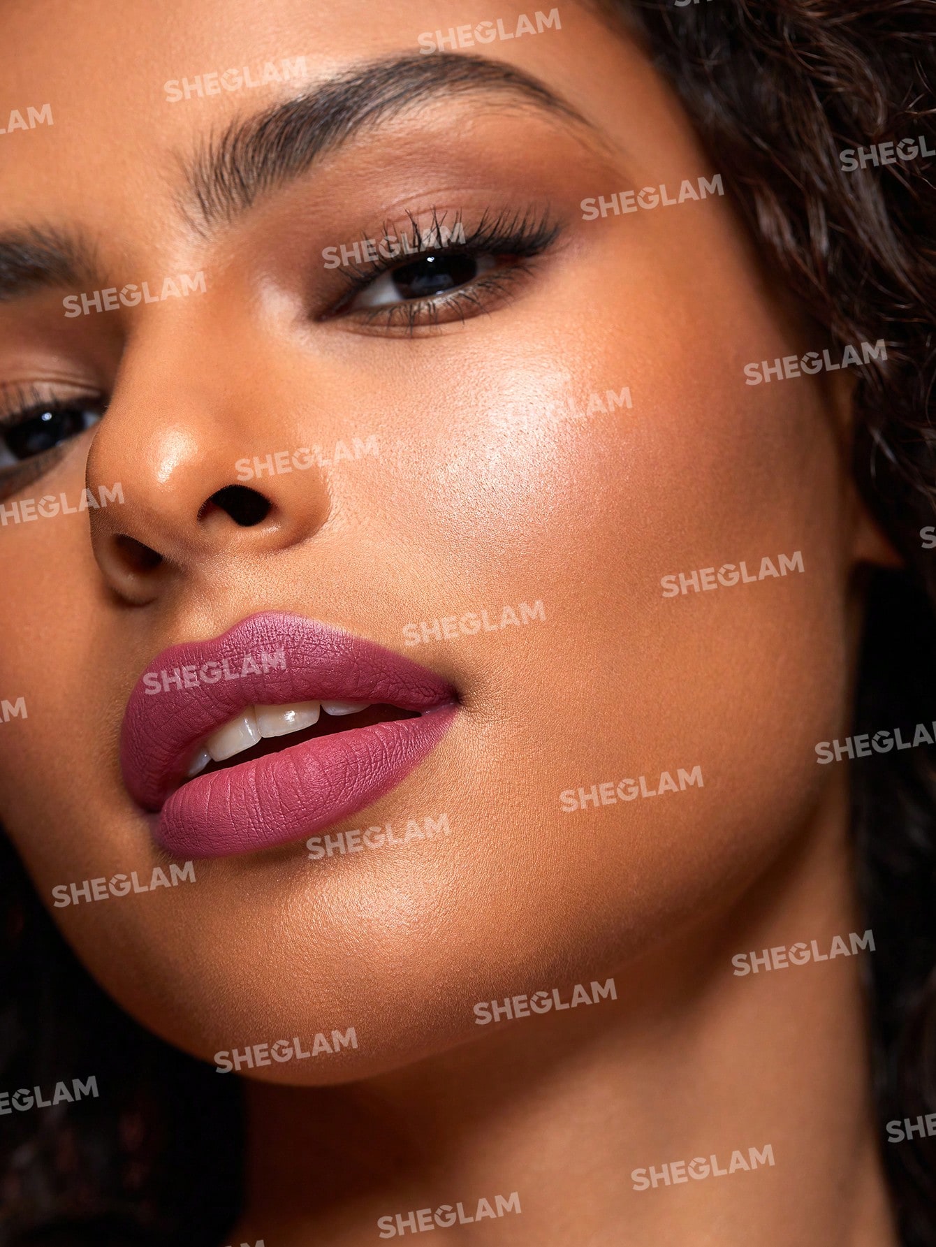 رژلب مات شیگلم Matte Allure رنگ 203 WEDDING