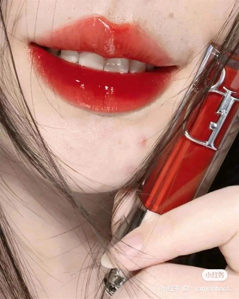 لیپ گلاس و حجم دهنده دیور رنگ dior 8 intense 028